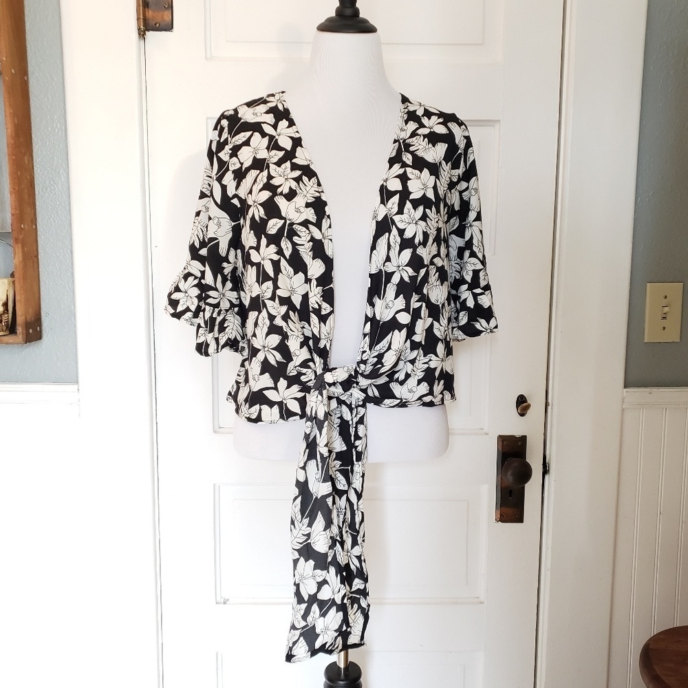 Black and white floral wrap top NWT